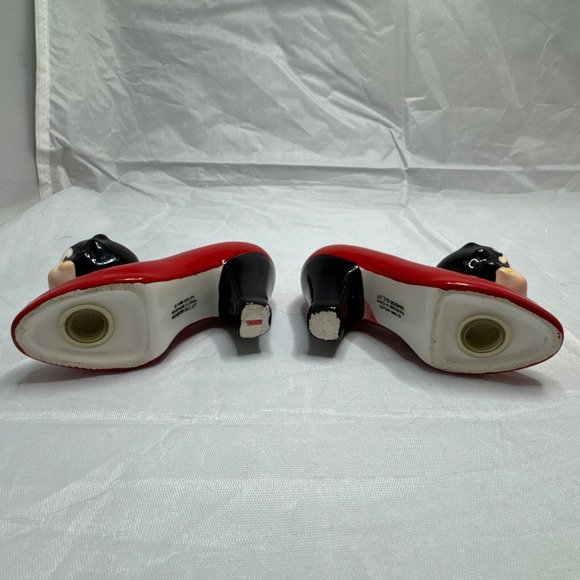 1999 Betty Boop Red High Heel Shoes Ceramic Salt and‎ Pepper Shakers - Picture 7 of 9
